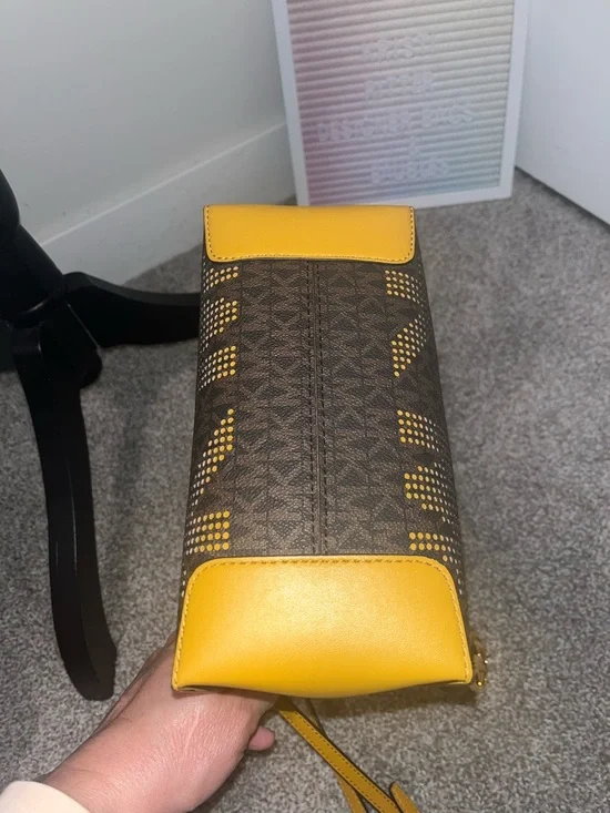 Michael Kors Mercer bag in Marigold - Picture 6 of 11